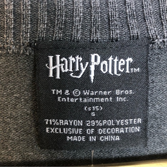 NWT Harry Potter gray Gryffindor patch front button cardigan S - Picture 4 of 7